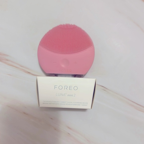 COPY - Foreo luna mini 2 facial cleansing device, with usb cord, chargeable - Picture 1 of 4